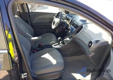 2014 Chevrolet Sonic Lt Auto z USA, uszkodzony, nr VIN 1G1JC5SB4E4205465